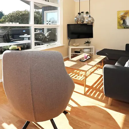 6 Person In Hadsund-by Traum